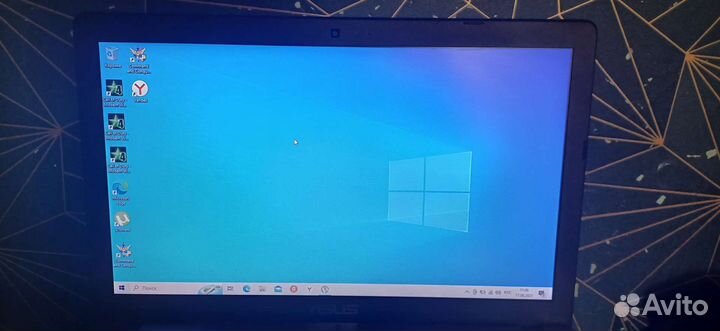 Ноутбук asus X550C