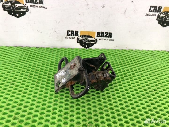 Петля двери передней правой нижняя R