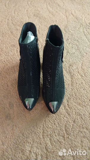 Продам босоножки