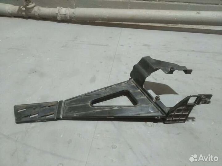 Кронштейн замка двери задний правый Ford Fusion