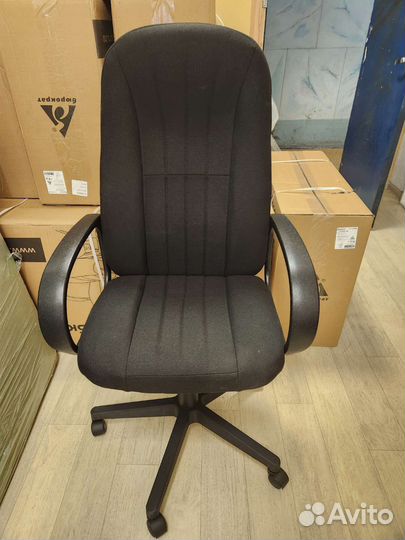 Офисное кресло новое,бюрократ