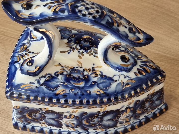 Гжель шкатулка утюжок