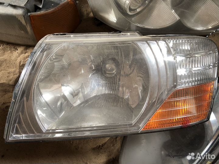 Фара левая mitsubishi pajero 3