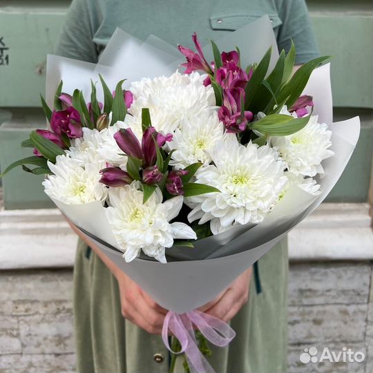 Букет к 1 сентября из альстромерий и хризантем