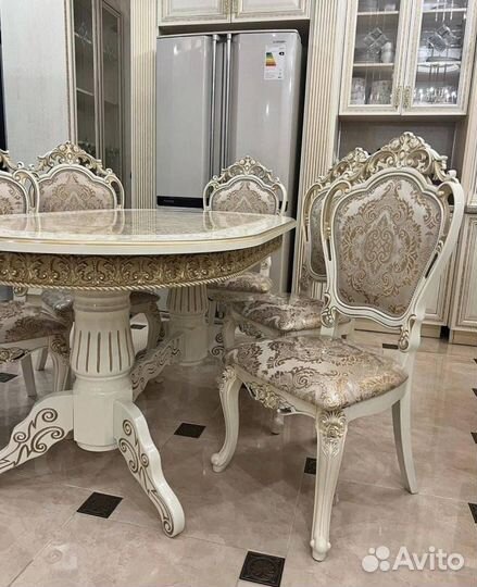 Стол и стулья новые