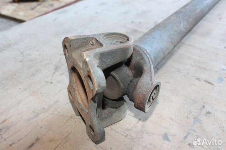 Карданный вал передний от Lincoln Navigator 2 2005