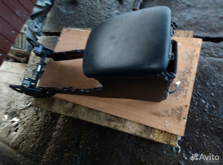 Подлокотник Toyota Land Cruiser Prado 150