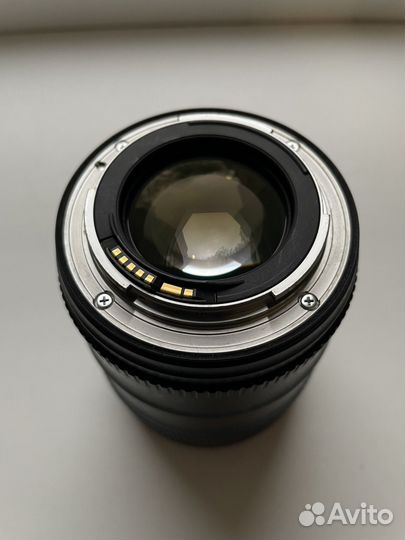 Объектив Canon ef 35mm 1.4 ii