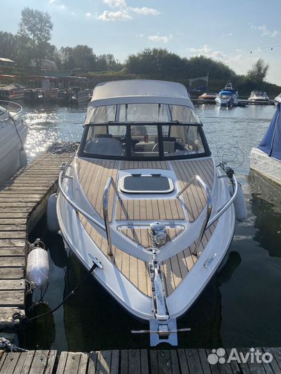 Каютный катер 