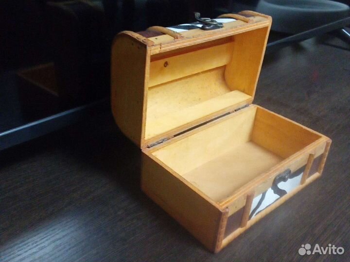 Шкатулка в виде сундука