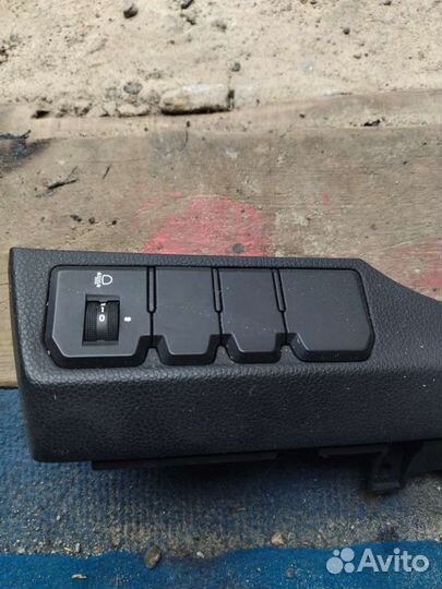 Кнопки корректора фар и подогрева лобового стекла