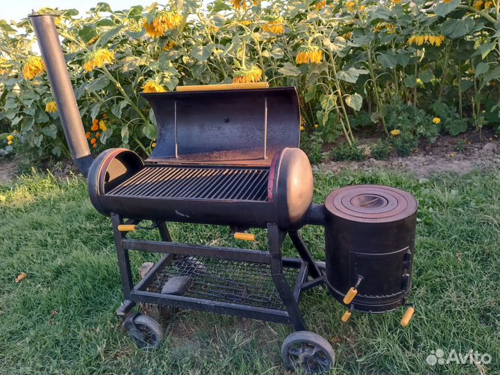 Мангал с печью под казан и трубой и коптилкай