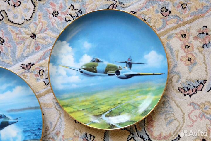 Фарфоровая, коллекционная тарелка. Самолеты