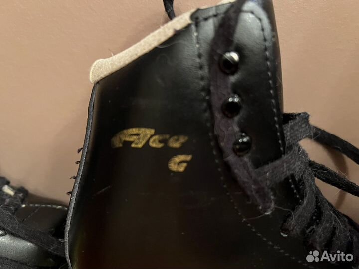 Фигурные коньки graf