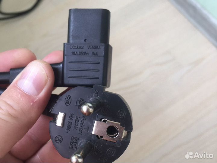 Кабель питания 220 В фирмы Volex угловой разъём