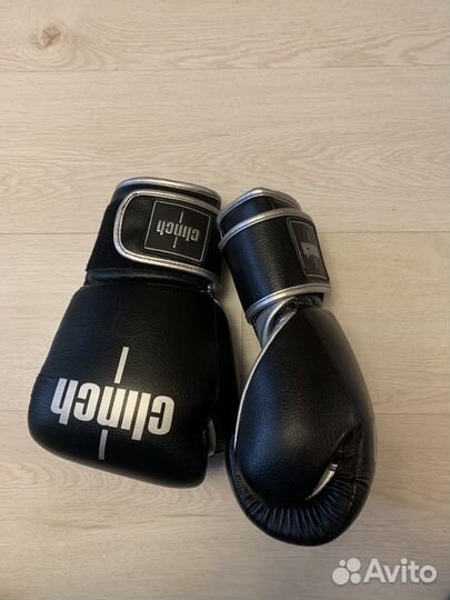 Боксерские перчатки clinch 12 oz