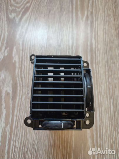 Воздуховод вентиляции салона средний правый