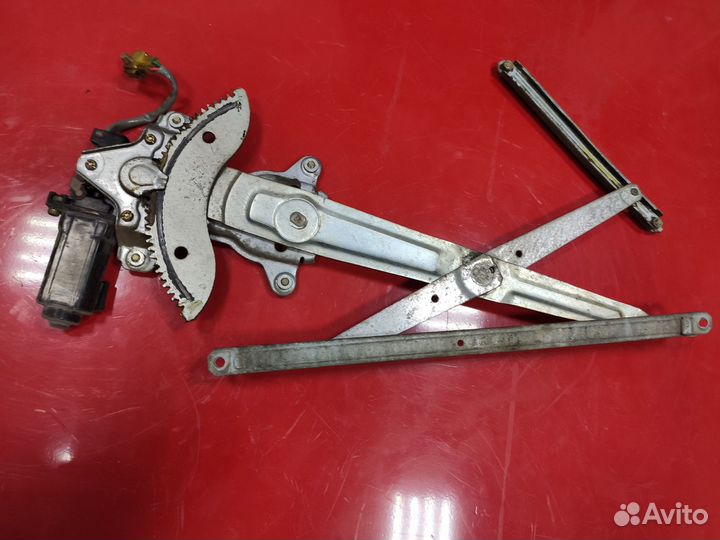 Стеклоподъемник правый Toyota Estima