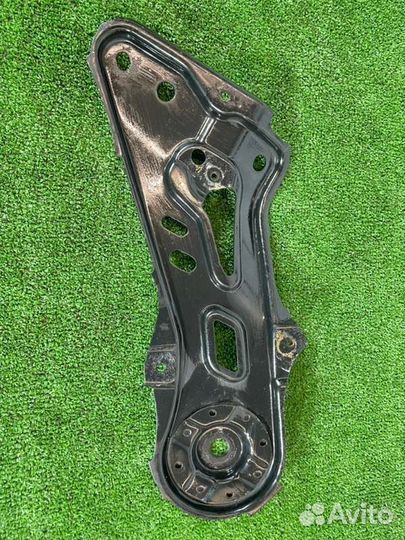 Крепление подрамника переднее правое Lexus Rx 450H