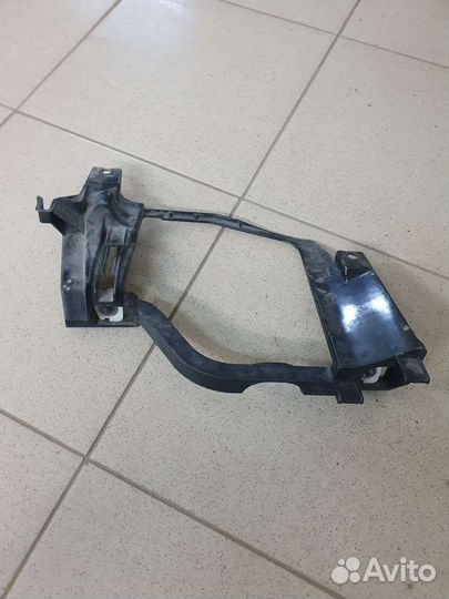 Bmw e60 крепление фар