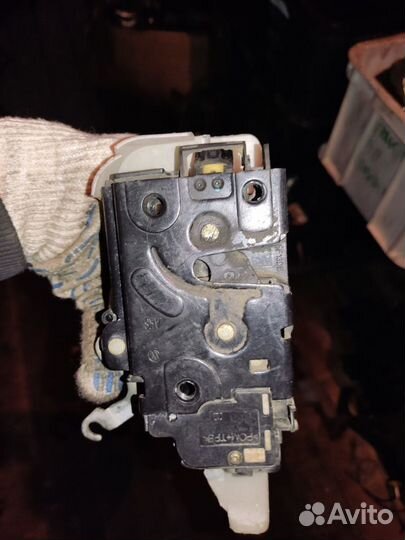 Замок двери перед правый механ VW T5