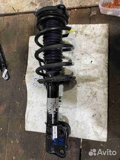 Стойка передняя правая KIA Sorento