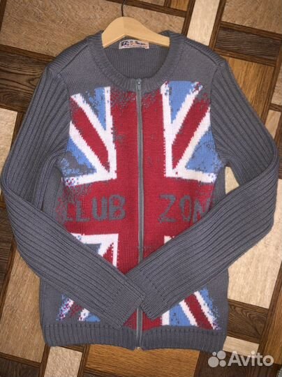 Отличный свитерок на замке