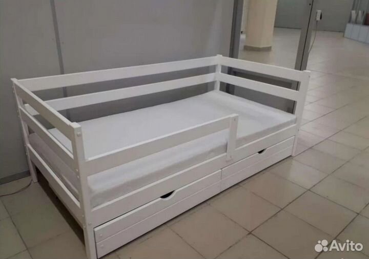 Детская кровать с бортиком Стэнли