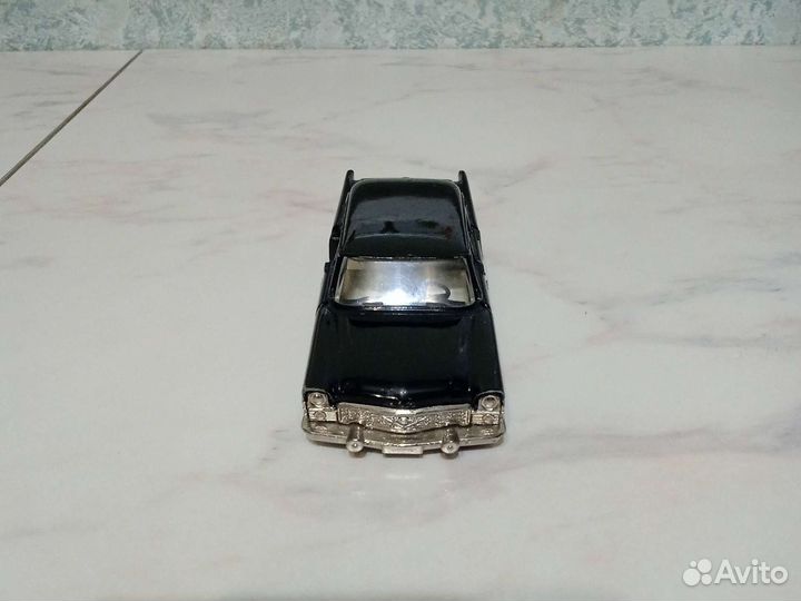 Модель автомобиля Чайка газ-13 СССР