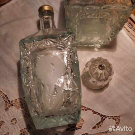 Графин для крепких напитков с закручив пробкой