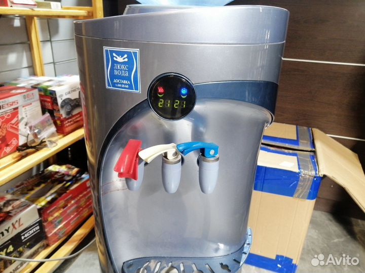 Кулер для воды (напольный)