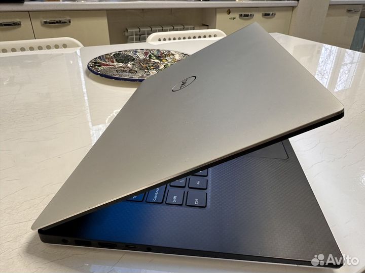Красивый Dell XPS 15 7590 i7-9750/32/1024/Quadro t