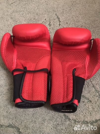 Боксерские перчатки 10 oz