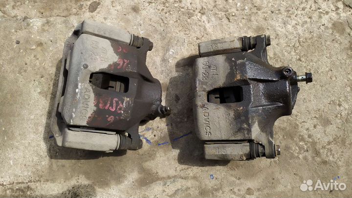 Суппорт передний левый Тойота Марк х grx125