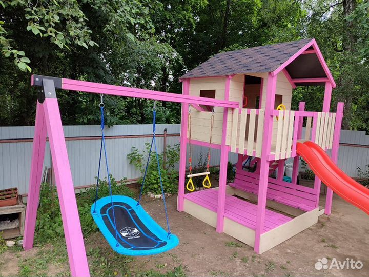 Детский деревянный домик на сваях