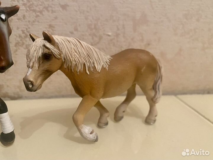 Фигурки лошадей Schleich