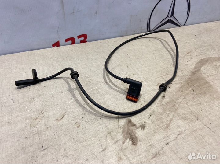 Датчик ABS задний Mercedes C180 C204 271.820 2012