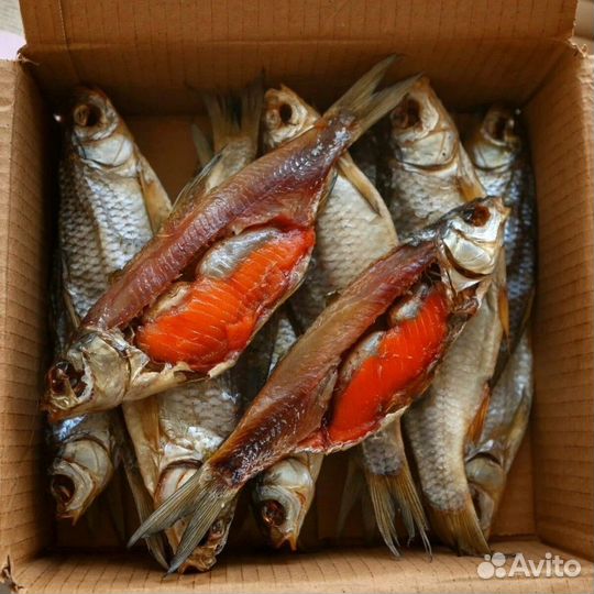 Свежая речная рыба