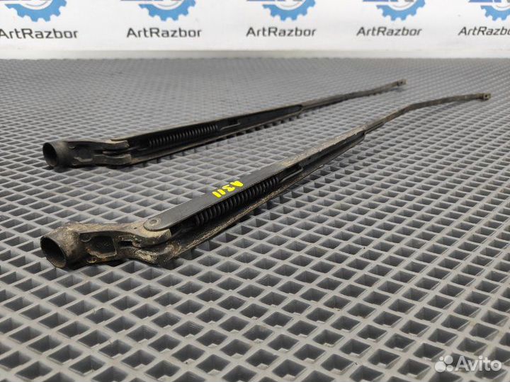 Поводок стеклоочистителя (пара) передний Toyota