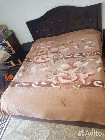 Пледы и покрывало бу