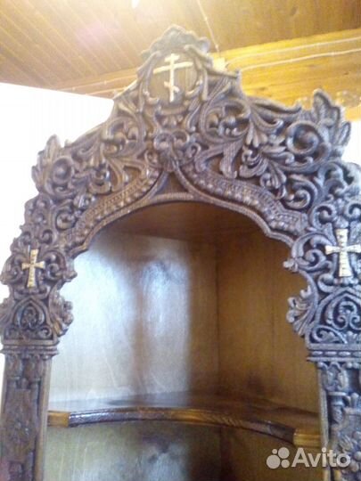 Резная полка под иконы киот