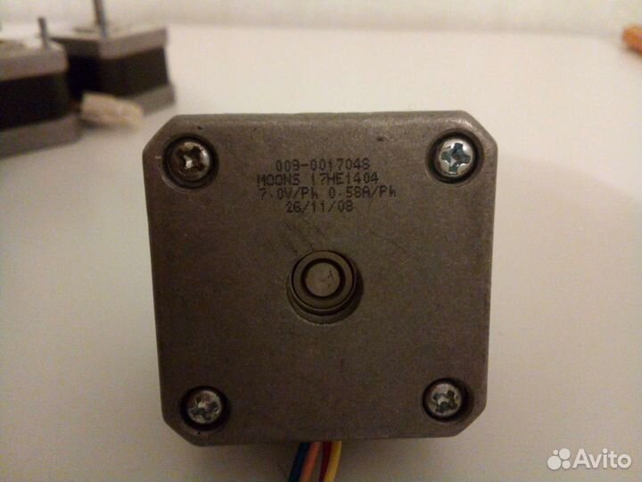 Шаговый двигатель 17