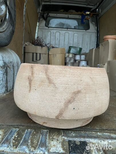 Большой цветочный горшок