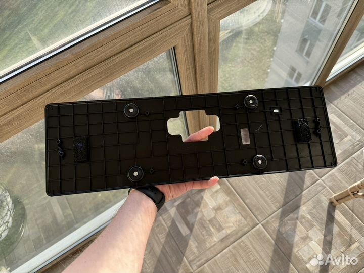 Подиум под задний номер Geely Monjaro