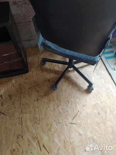 Офисное кресло