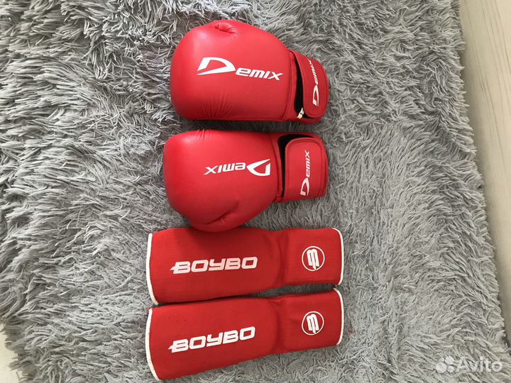 Боксерские перчатки, щитки,шлем для тайского бокса