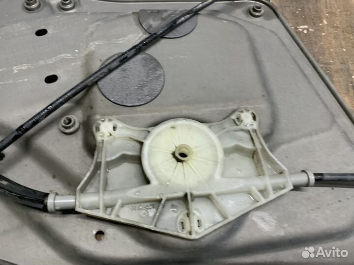 Skoda Superb Стеклоподъемник электр. передний