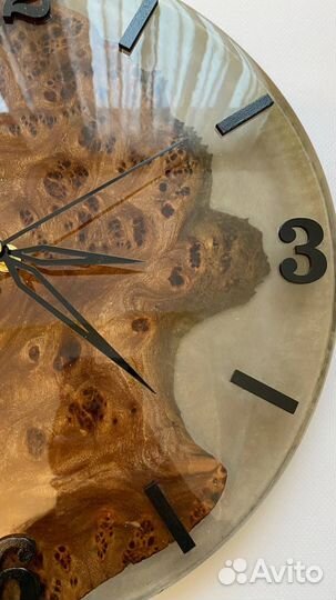 Часы настенные из эпоксидной смолы и дерева