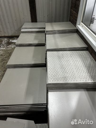Продам плитку 60 на 60 бу