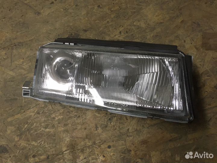 Фара правая Skoda Octavia